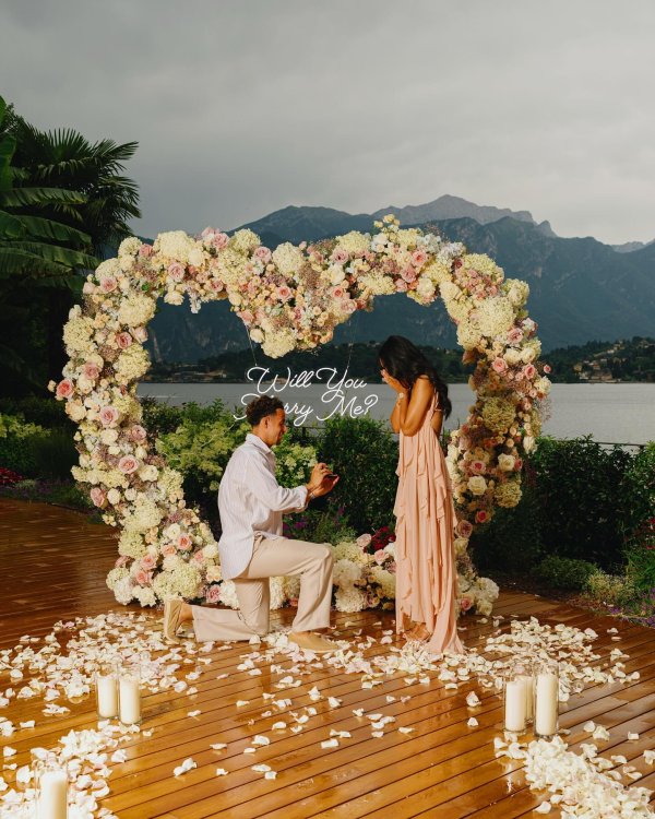 太子妃答应了😍红军太子琼斯求婚女友成功！